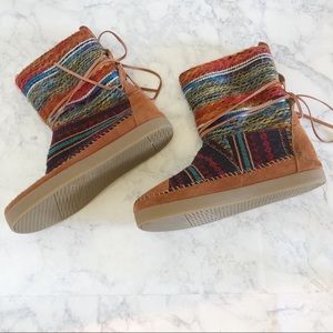 TomsNepal Moccasin Tie Wrap Booties Size 8